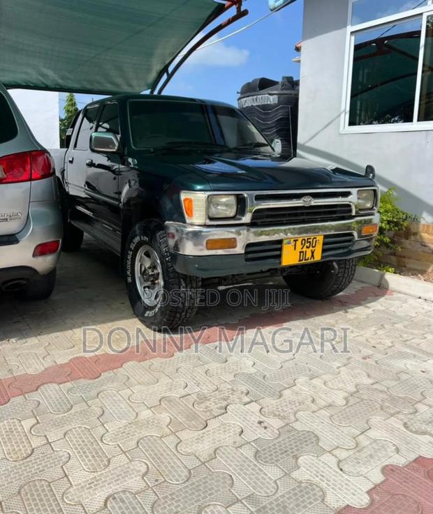 Toyota Hilux 2010 Green