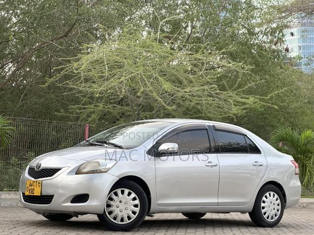 Toyota Belta 2008 Silver