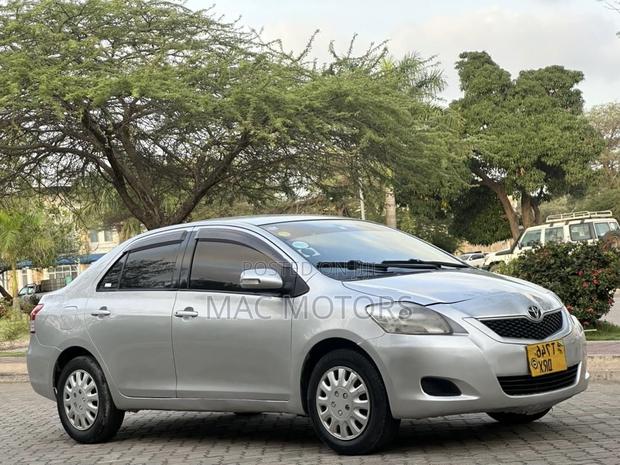 Toyota Belta 2008 Silver