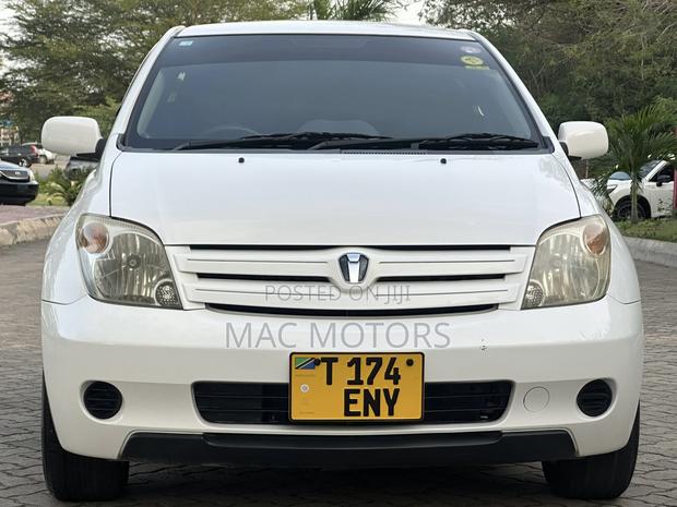 Toyota IST 2004 White