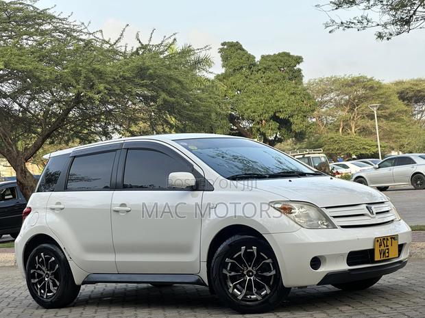 Toyota IST 2004 White