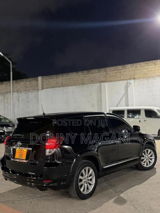 Toyota Vanguard 2012 Black