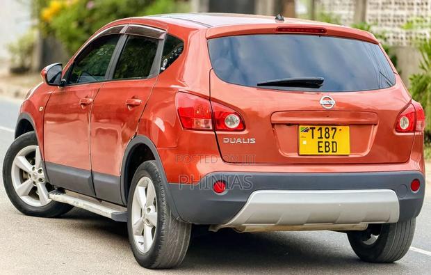 Nissan Dualis 2010 Maroon