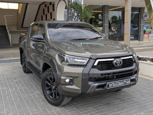 New Toyota Hilux 2024 Gray