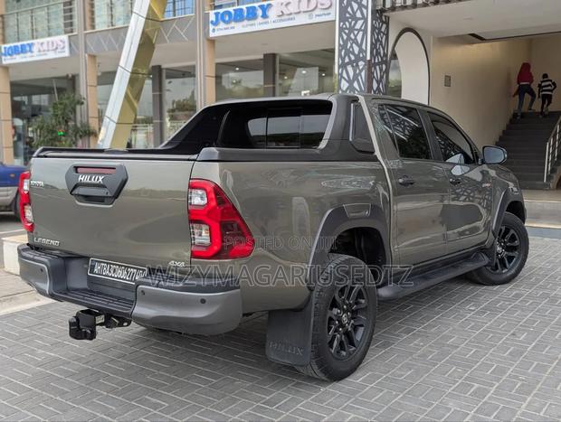 New Toyota Hilux 2024 Gray