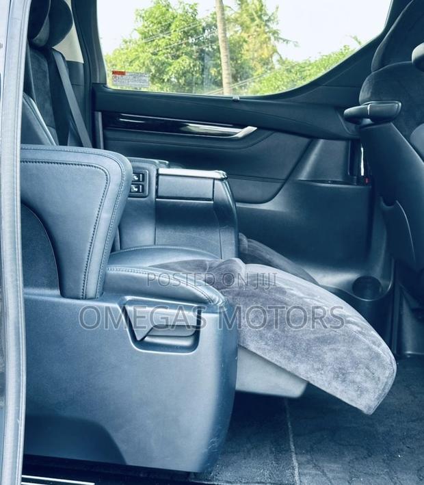 Toyota Alphard 2.5 Petrol FWD 2016 Black