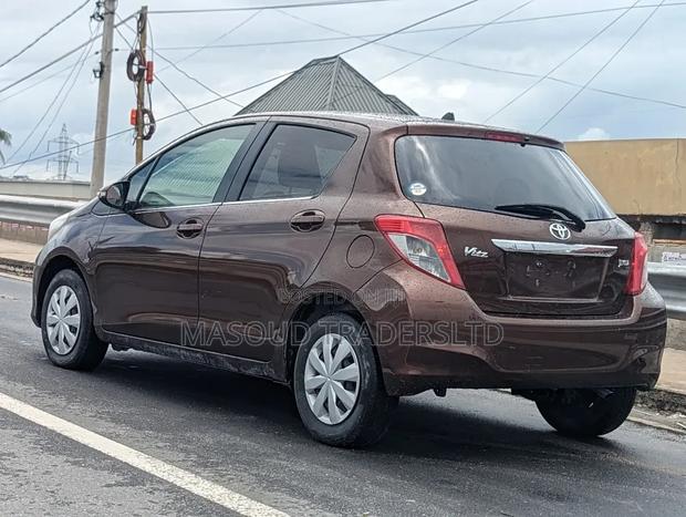 Toyota Vitz 1.3 AWD 5dr 2012 Maroon