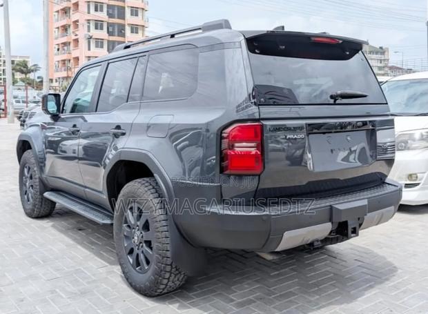 New Toyota Land Cruiser Prado 2.8 2025 Gray
