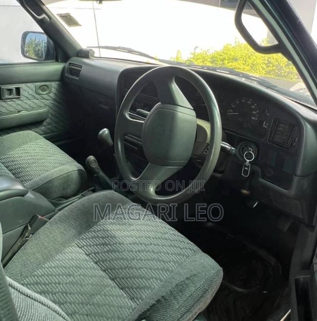 Toyota Hilux 2003 Gray