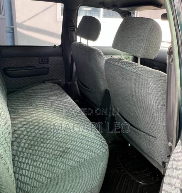 Toyota Hilux 2003 Gray