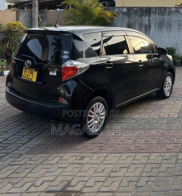 Toyota Ractis 2011 Black