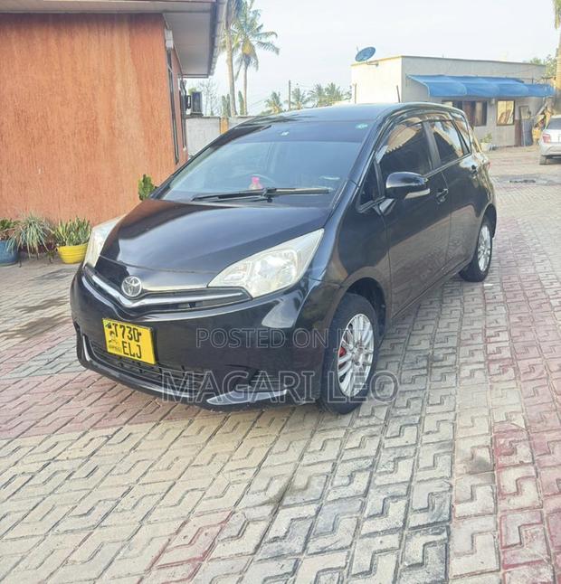Toyota Ractis 2011 Black