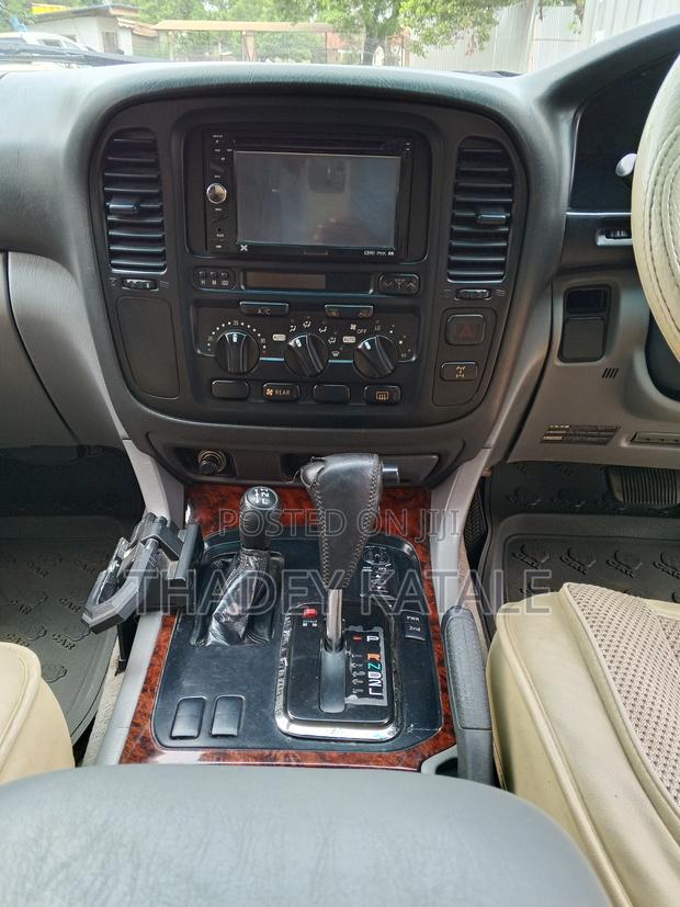 Toyota Land Cruiser 1999 Gray