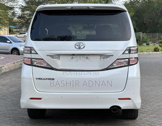 Toyota Vellfire 2009 Off white