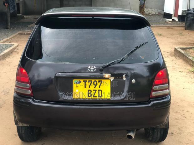 Toyota Starlet 2000 Black