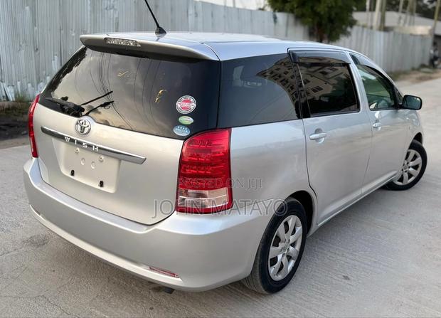 Toyota Wish 2006 Silver
