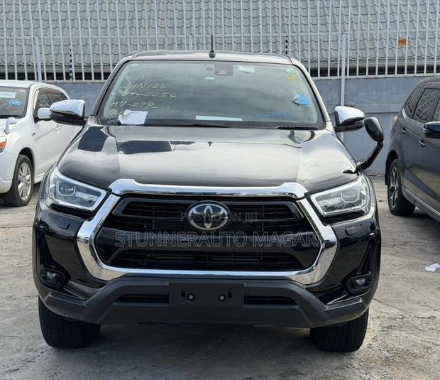 Toyota Hilux 2022 Matt Black