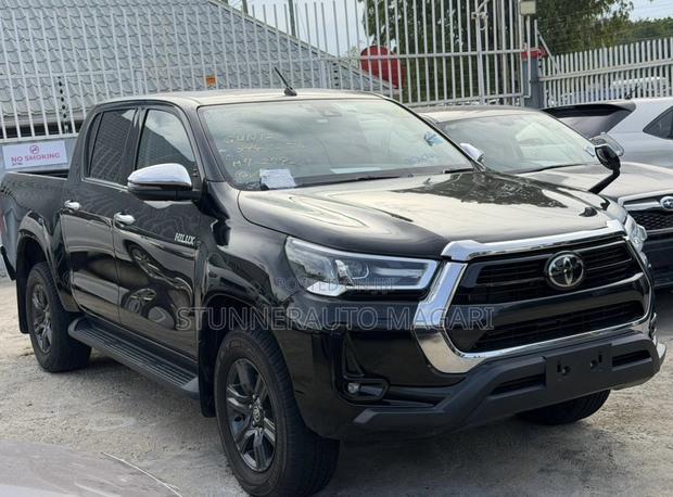Toyota Hilux 2022 Matt Black