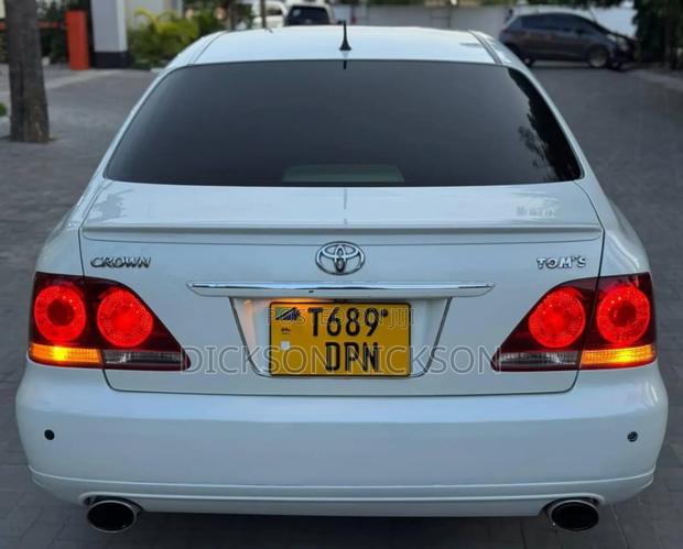 Toyota Crown 2006 White