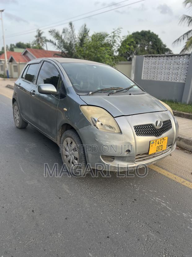 Toyota Vitz 2005 Gray