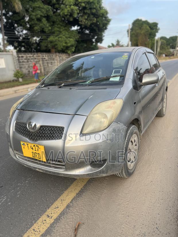 Toyota Vitz 2005 Gray