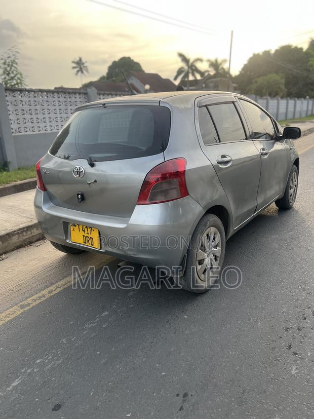 Toyota Vitz 2005 Gray
