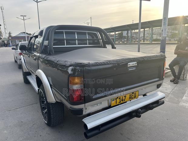 Toyota Hilux 1997 Gray