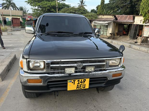 Toyota Hilux 1997 Gray