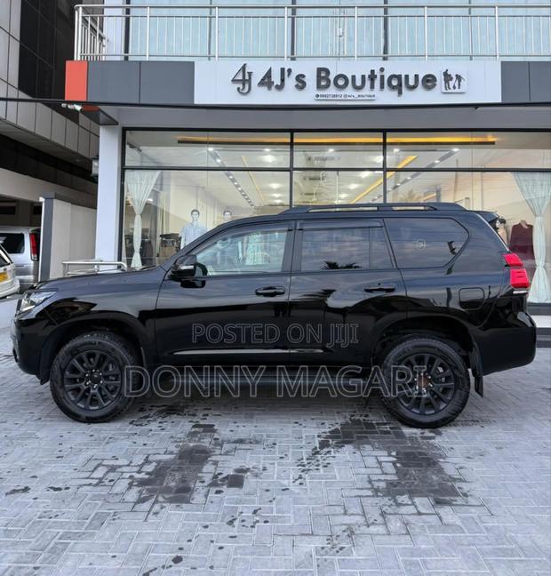 Toyota Land Cruiser Prado 2.4 Petrol 2024 Black