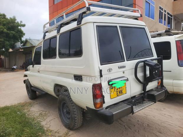Toyota Land Cruiser 2017 White