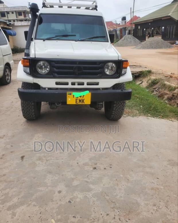 Toyota Land Cruiser 2017 White