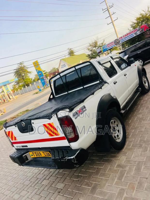 Nissan Hardbody 2012 White