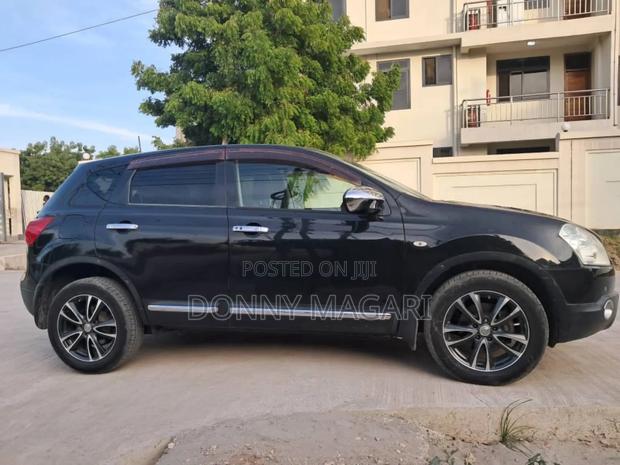 Nissan Dualis 2011 Black