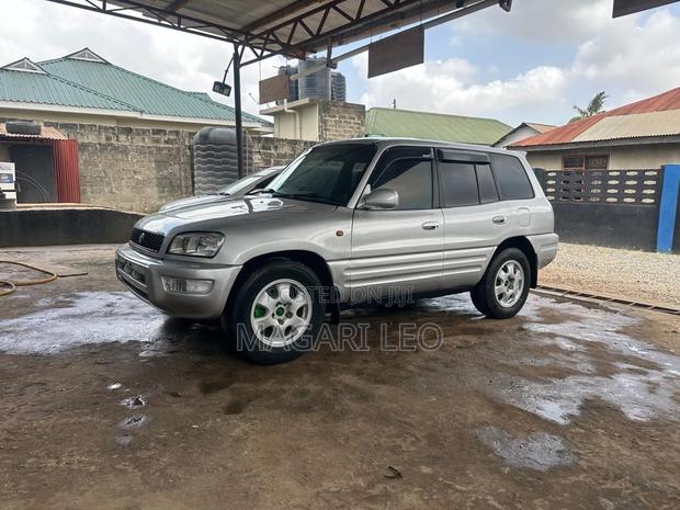 Toyota RAV4 1999 Silver