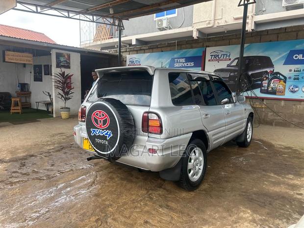 Toyota RAV4 1999 Silver