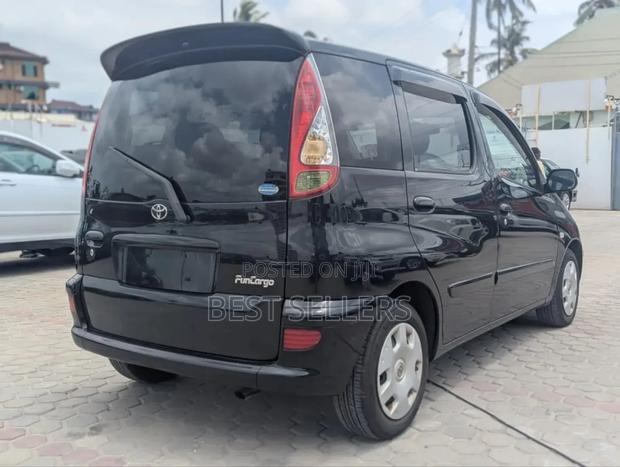 Toyota Fun Cargo 2002 Black