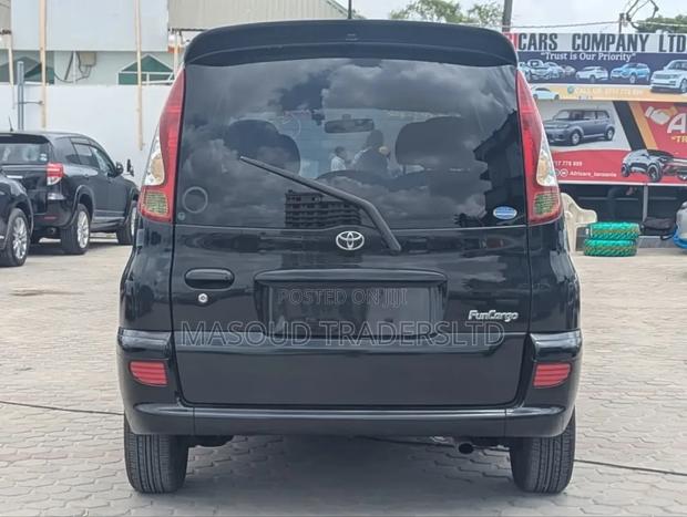 Toyota Fun Cargo 2002 Black