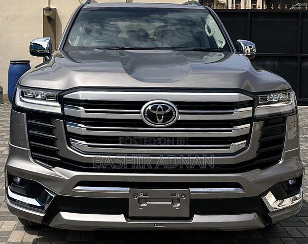 New Toyota Land Cruiser LC300 2025 Gray