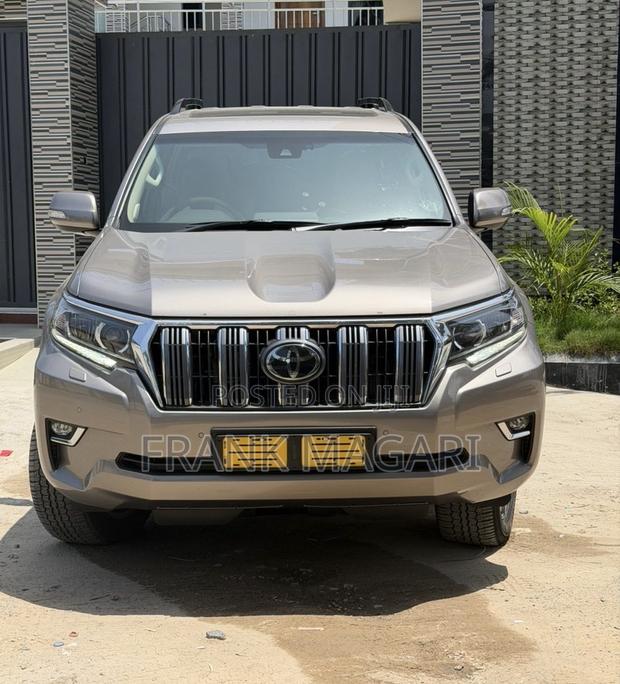 Toyota Land Cruiser Prado 2023 Gray