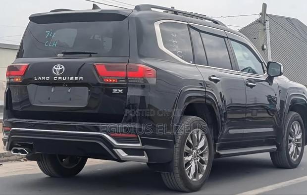 Toyota Land Cruiser 2024 Black