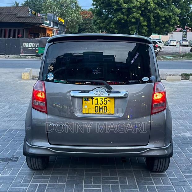 Toyota Ractis 1.3 FWD 2008 Gray