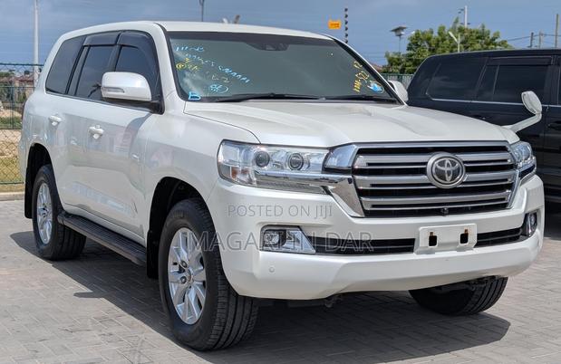 Toyota Land Cruiser 2016 White
