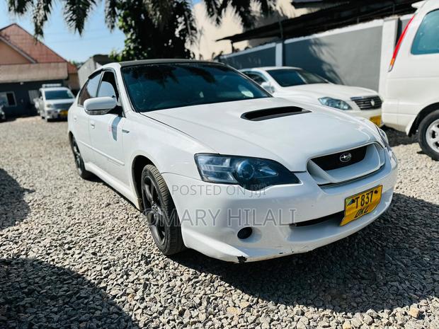 Subaru Legacy 2004 White
