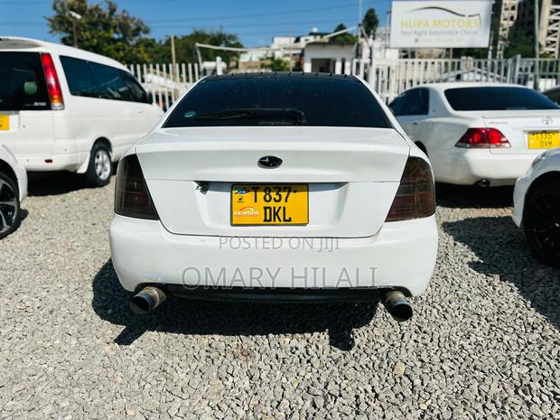 Subaru Legacy 2004 White