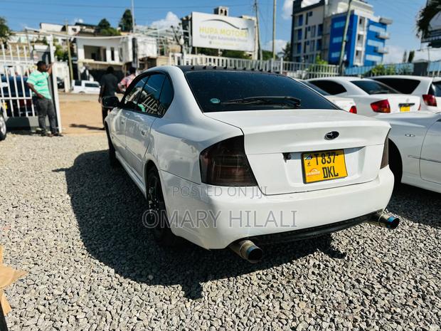 Subaru Legacy 2004 White