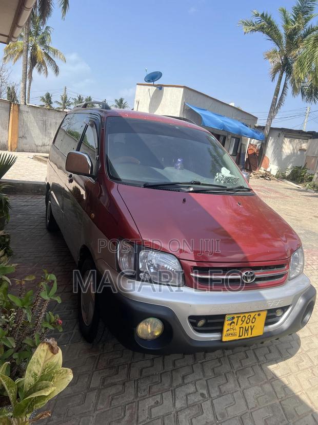 Toyota Noah 2003 Red