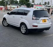 Mitsubishi Outlander ES 2010 White for sale