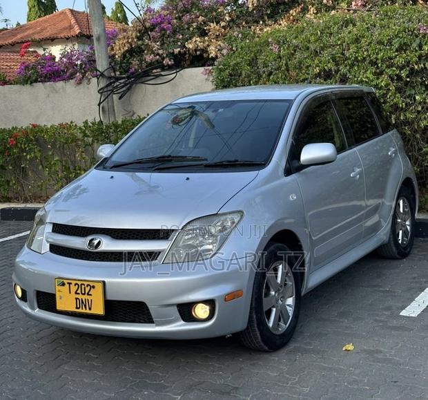 Toyota IST 2005 Silver