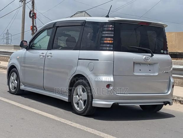 Toyota Sienta 2005 Silver