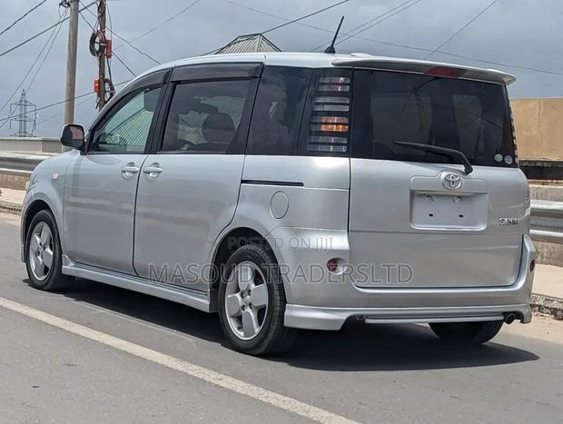 Toyota Sienta 2005 Silver